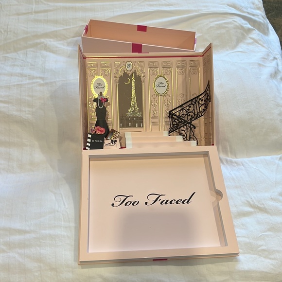 Vintage makeup display - Picture 2 of 2